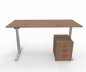 Preview: Büromöbel Set RMK1 Schreibtisch elektrisch mit Rollcontainer Gestell Silber Tischplatte und Rollcontainer Nussbaum