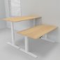 Preview: Doppelarbeitsplatz 163 x 160 cm HMK1 elektrisch höhenverstellbare Schreibtische Gestell Weiß Tischplatten Ahorn