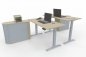 Preview: Doppelarbeitsplatz GER1 Schreibtische elektrisch höhenverstellbar mit Sideboards Dekor Ahorn
