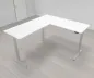 Preview: Elektrisch höhenverstellbarer Winkelschreibtisch 200 x 220 cm DSM Silber Weiß