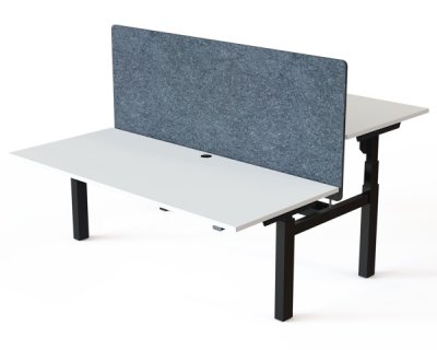 elektrisch höhenverstellbarer Doppelschreibtisch 180x160cm Gestell schwarz Dekor Weiß Abbildung mit optionaler Tischtrennwand