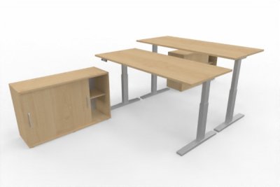 Doppelarbeitsplatz HMK2 elektrisch höhenverstellbare Schreibtische mit Schiebetürenschrank Dekor Ahorn