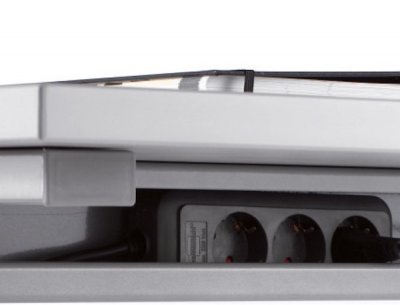 Detail Schreibtischtraverse als Kabelkanal