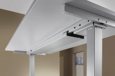 Höhenverstellbarer Schreibtisch DSM 160 cm Kabelwanne geschlossen