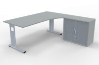 PC-Schreibtisch rechts mit Rollladenschrank Lichtgrau