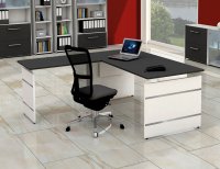 Winkelschreibtisch Form4 Wangengestell  160x180cm
